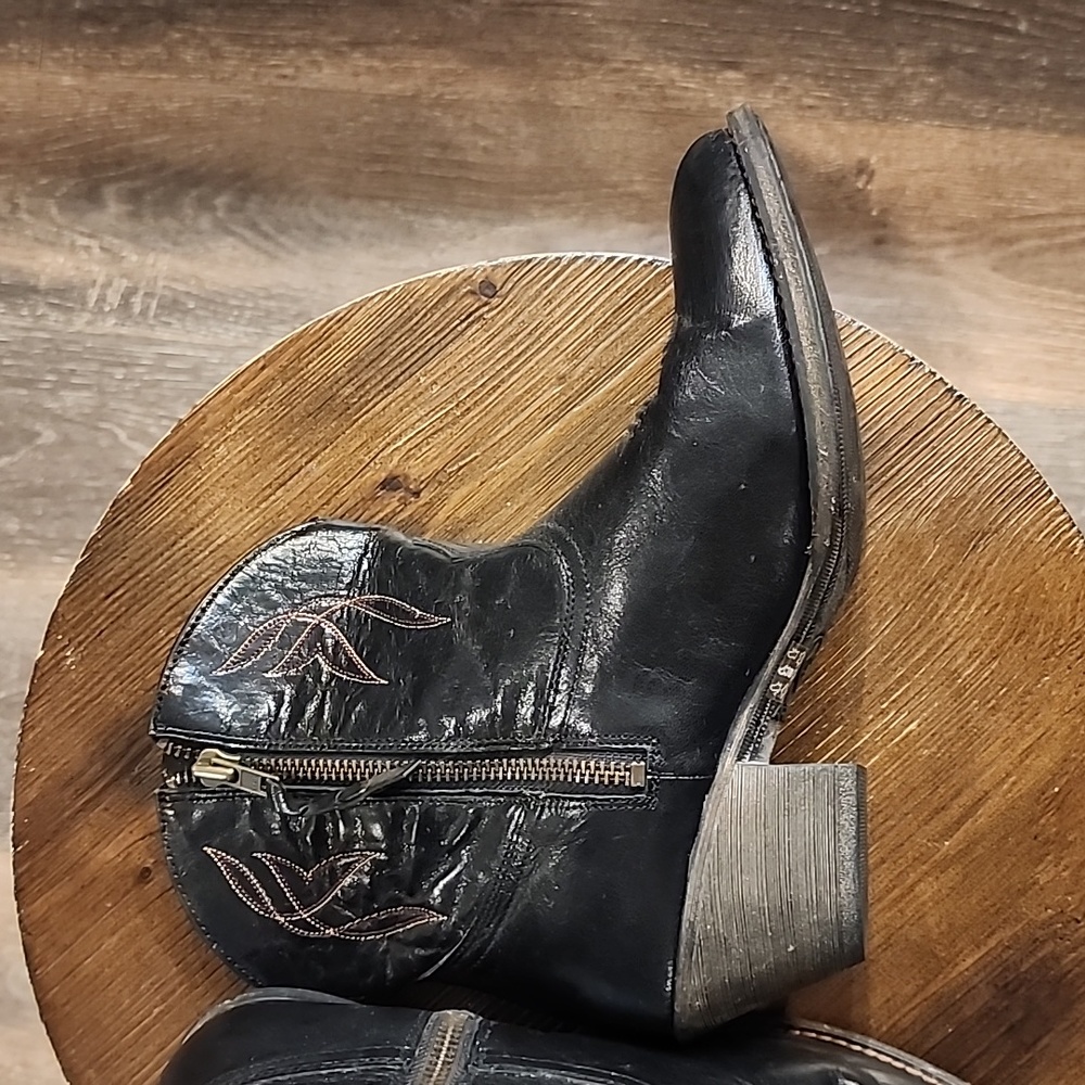 Ariat Black Ankle Boots - Picture 2 of 4